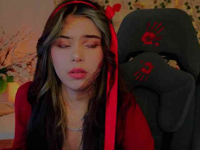 CoralineJones webcam