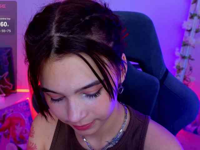 CoralineJones webcam