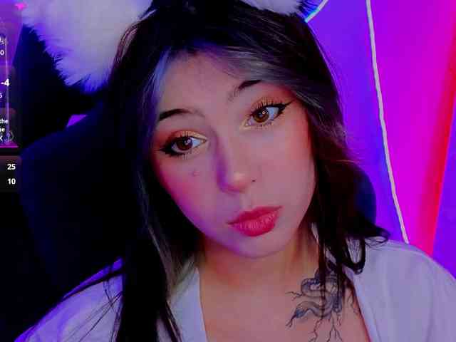 CoralineJones webcam