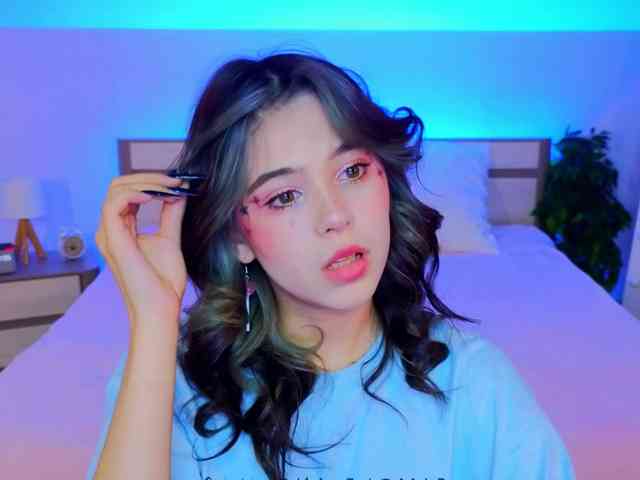 CoralineJones webcam