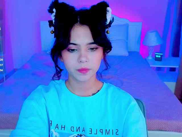 CoralineJones webcam