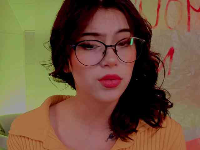 CoralineJones webcam