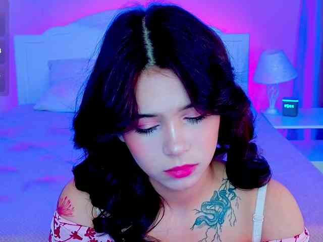 CoralineJones webcam