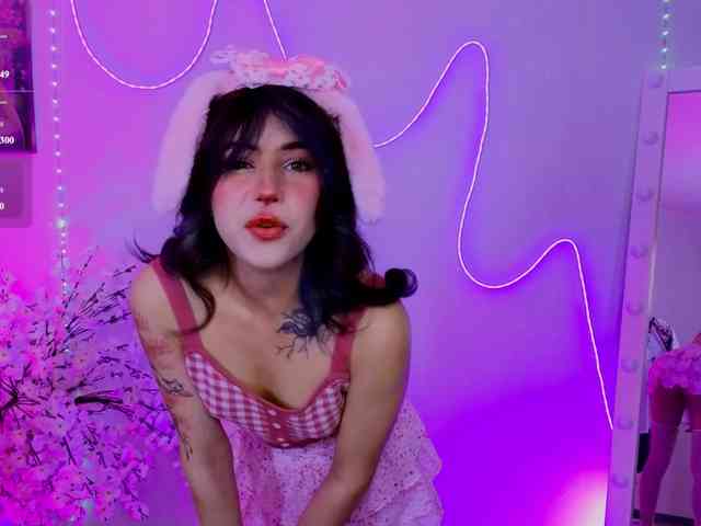 CoralineJones webcam