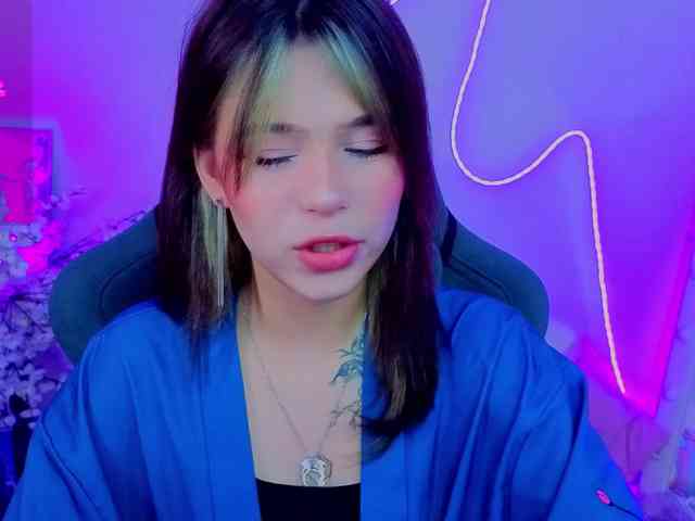 CoralineJones webcam