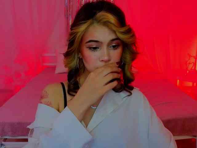 CoralineJones webcam