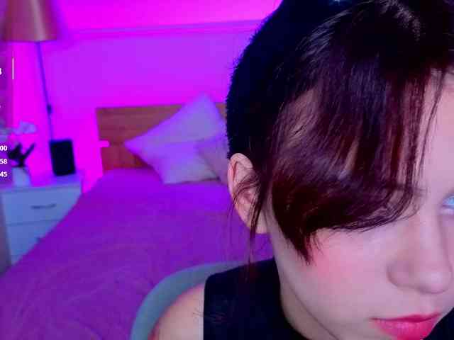 CoralineJones webcam