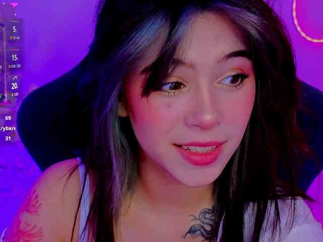 CoralineJones webcam