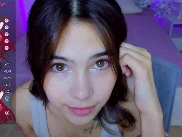 CoralineJones webcam