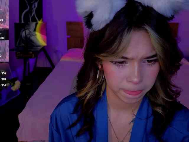 CoralineJones webcam