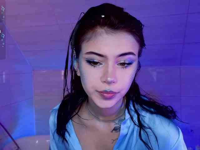 CoralineJones webcam