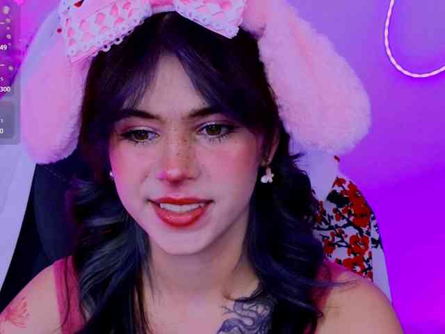 CoralineJones webcam