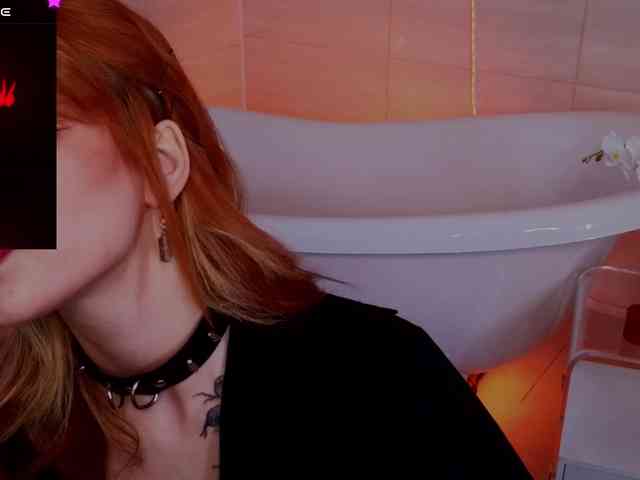 CoralineJones webcam