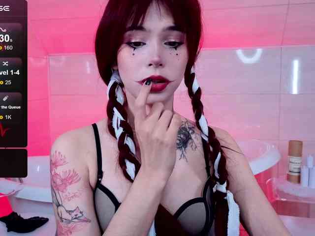 CoralineJones webcam