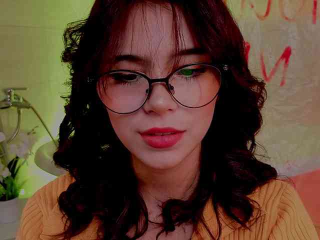 CoralineJones webcam