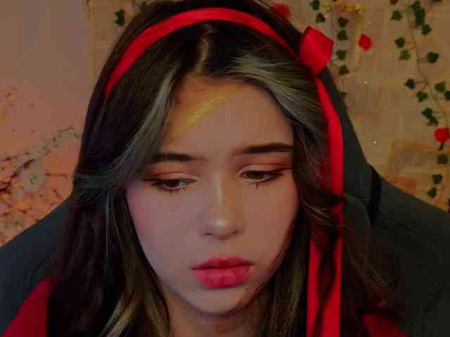 CoralineJones webcam