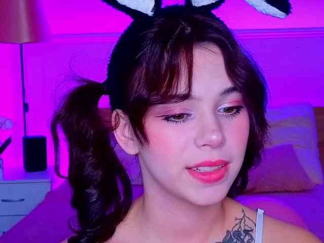 CoralineJones webcam