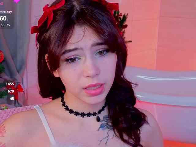 CoralineJones webcam