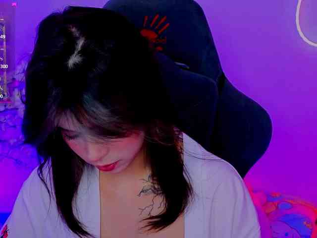 CoralineJones webcam