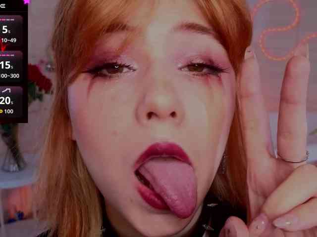 CoralineJones webcam