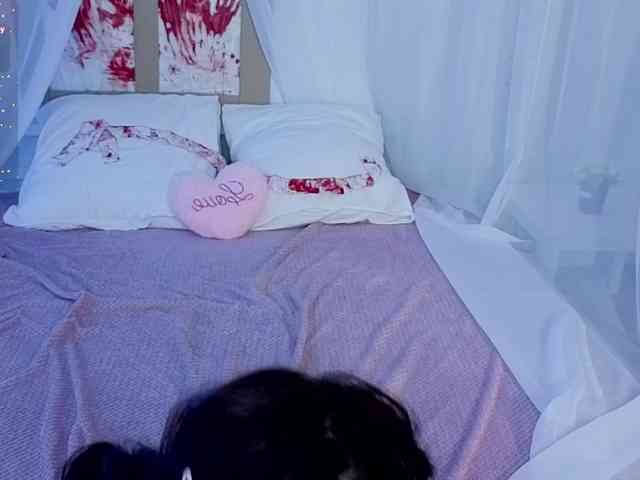 CoralineJones webcam
