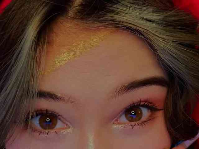 CoralineJones webcam