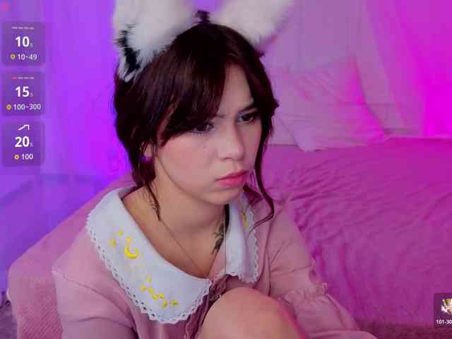 CoralineJones webcam