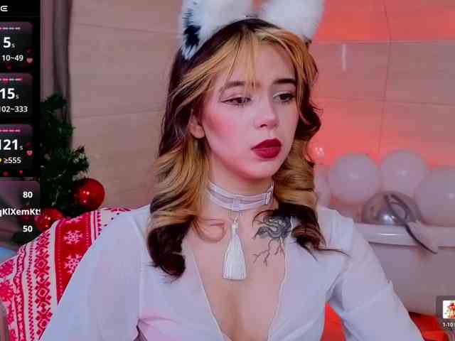 CoralineJones webcam