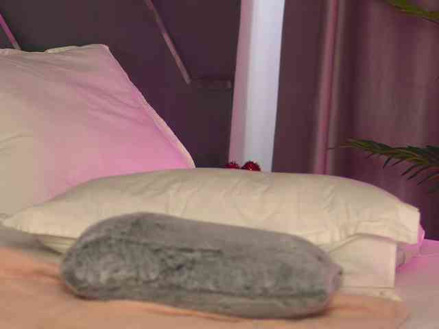 LilaRosie webcam