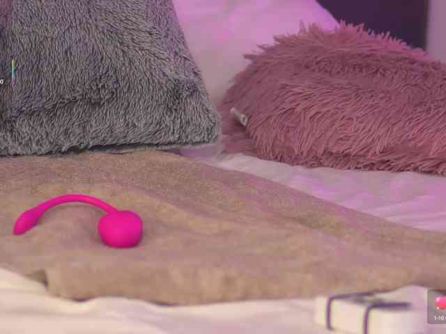 LilaRosie webcam