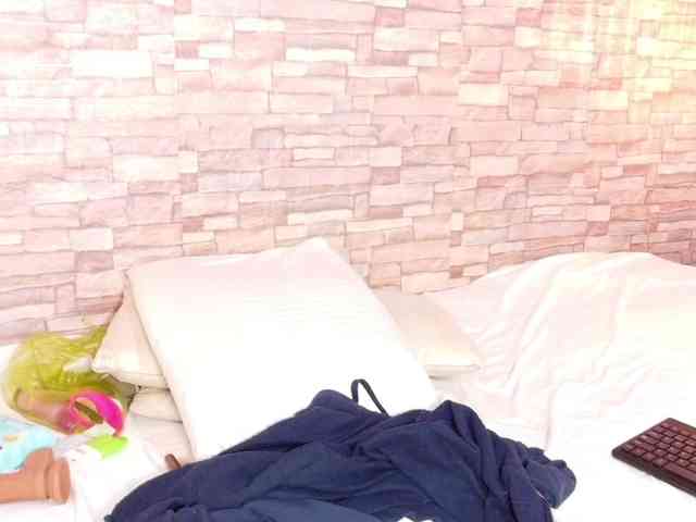 Choco Priincess (19, Black Cam Girl) performing squirt.