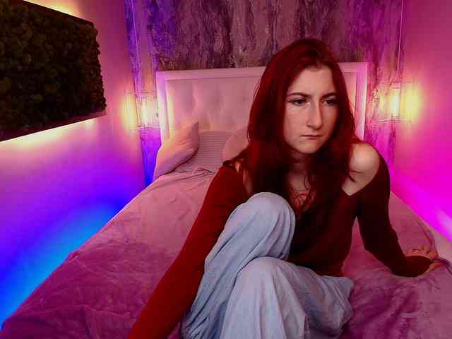 VioletBomer webcam