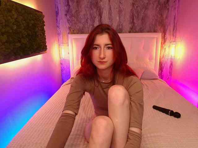 VioletBomer webcam