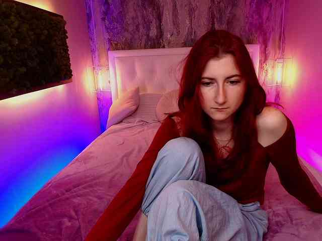 VioletBomer webcam