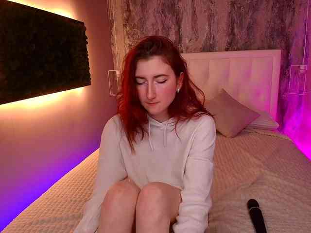 VioletBomer webcam