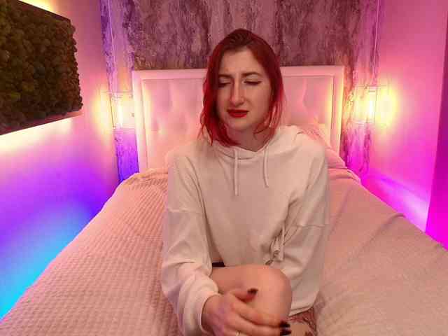 VioletBomer webcam