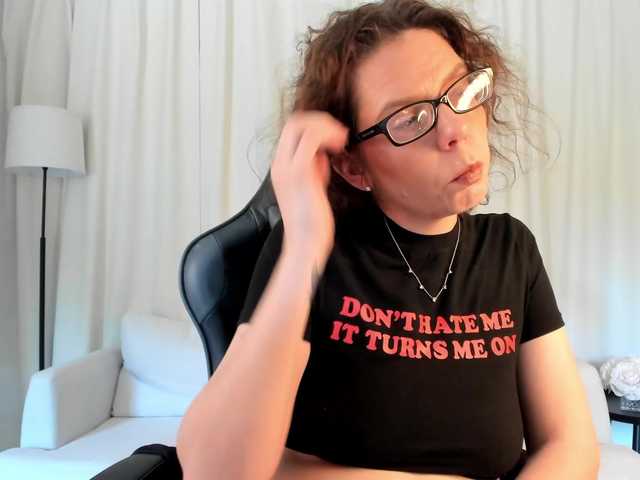 SaraDesireXO's BongaCams show and profile