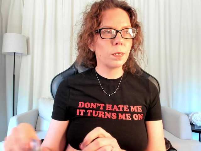 SaraDesireXO's BongaCams show and profile