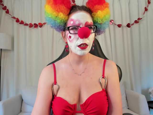 SaraDesireXO — 5 tokens to earn my tease Say 