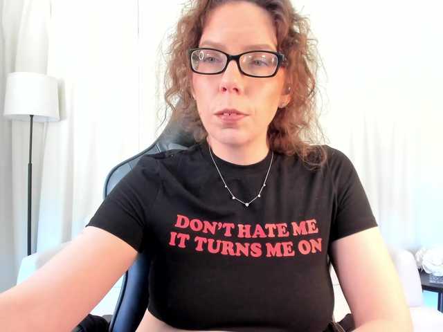 SaraDesireXO's BongaCams show and profile