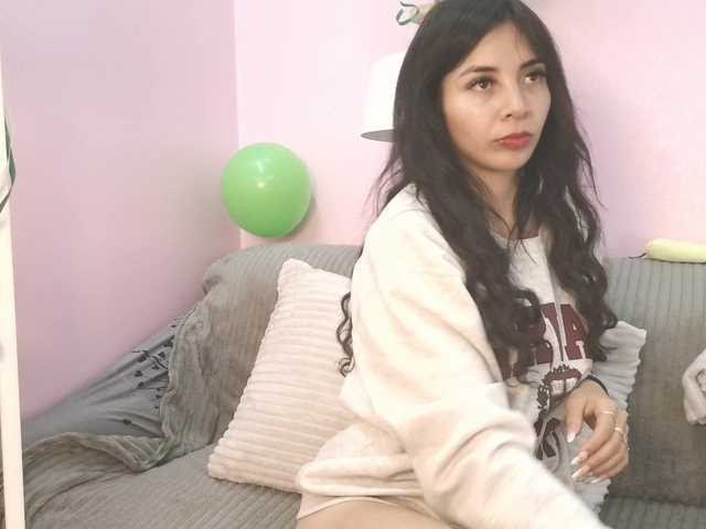 le modèle Hiyakasudere est en webcam porno dans un show sur le site bongacams, il possède les tags suivants: Latino/Hispanic,Brunette,Shaved