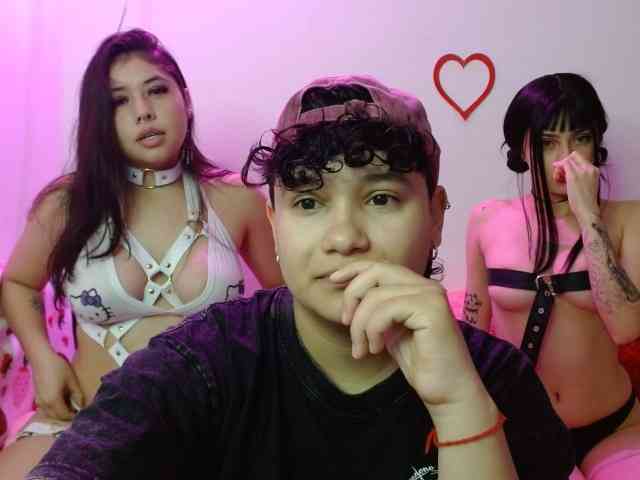 Girls-addicted-cum webcam