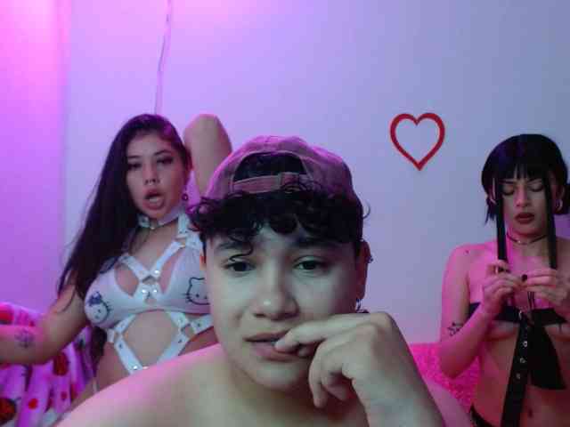 Girls-addicted-cum webcam
