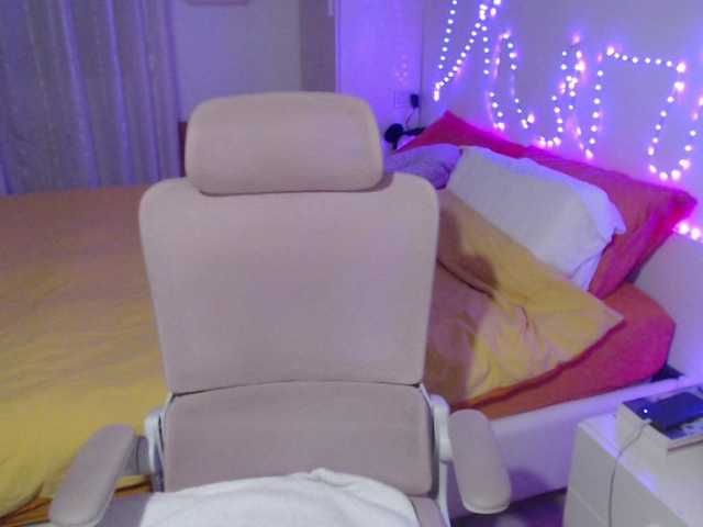 Auri5hot's BongaCams show and profile