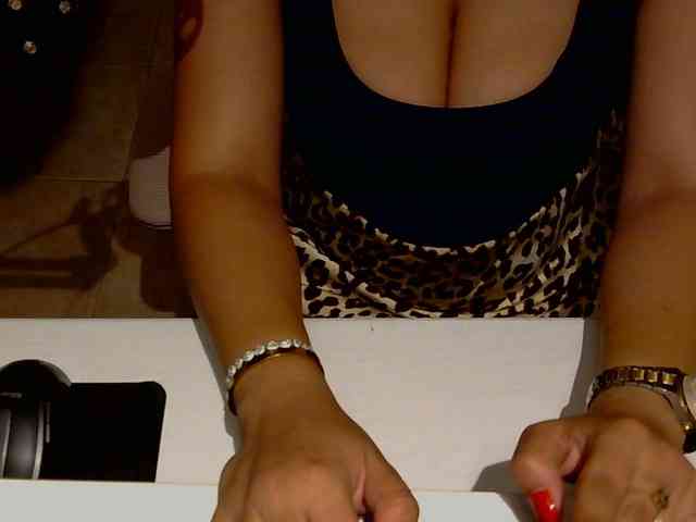 Auri5hot Live Webcam on BongaCams
