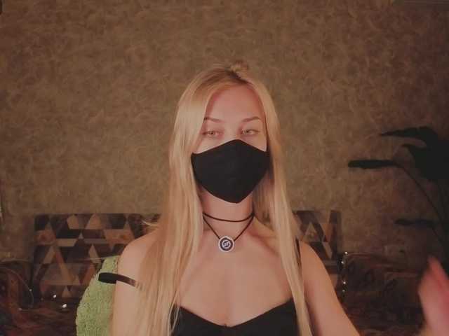 Meeeeow's BongaCams show and profile