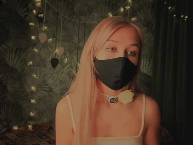 Meeeeow's BongaCams show and profile