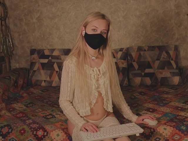 Meeeeow's BongaCams show and profile