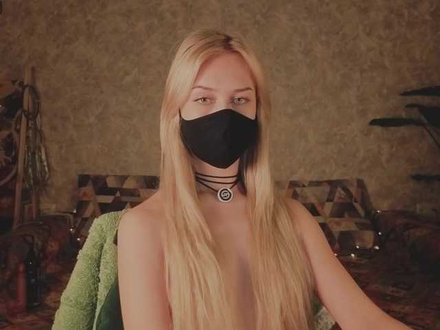 Meeeeow's BongaCams show and profile