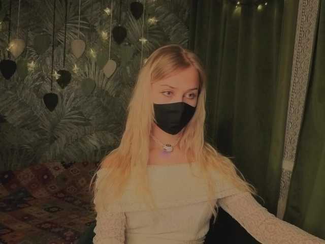 Meeeeow's BongaCams show and profile